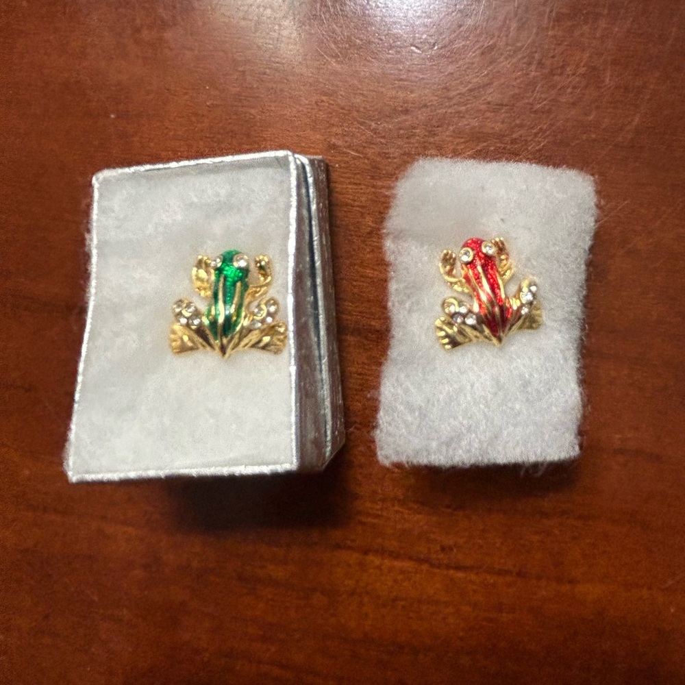 Frog pins